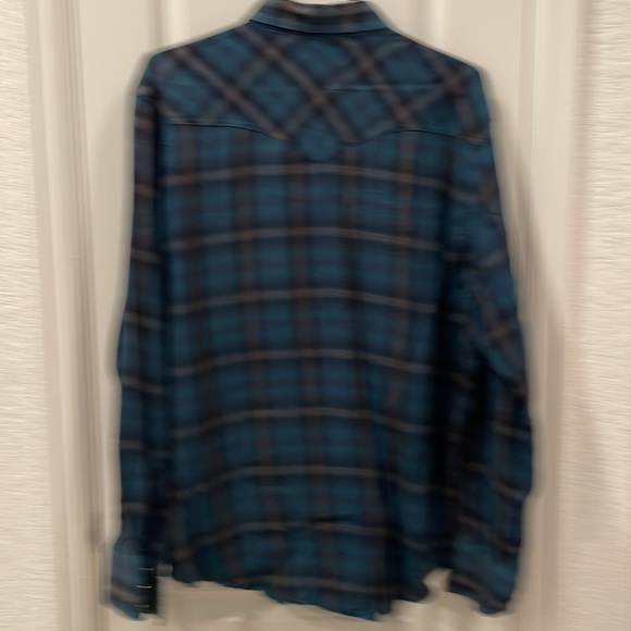 VINTAGE Wrangler Retro Snap Button Up Long Sleeved Blue Plaid in Size XL - Picture 12 of 13